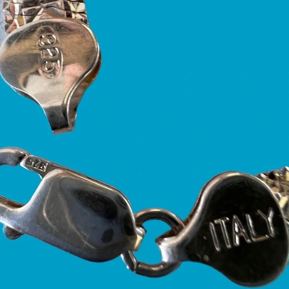 Sterling Silver made in Italy Necklace.  Gorgeous cuts on one smooth on other. - Picture 13 of 15